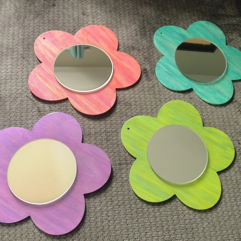 4 PC flower/mirror wall hangings